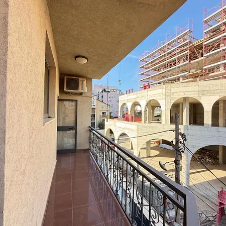 The Sunset Free Parking New Bazaar Apartment